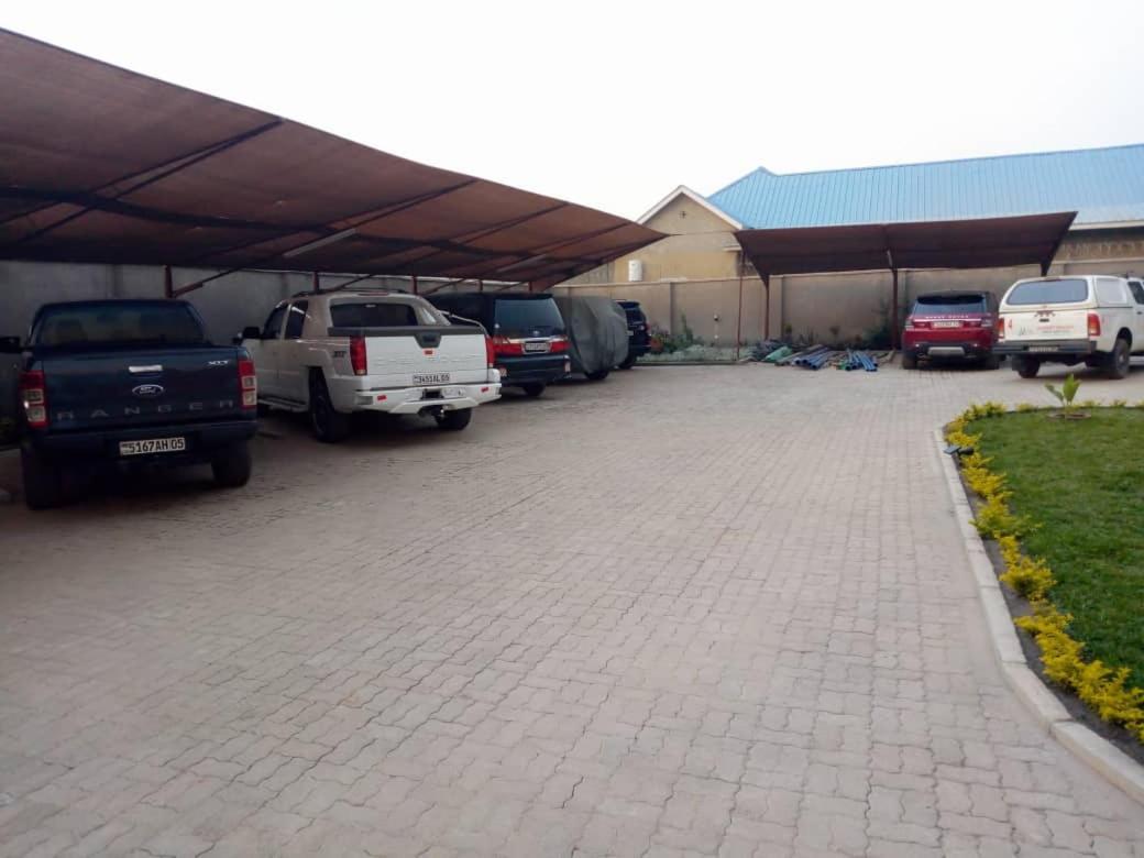 Colibri Inn Hotel Kolwezi エクステリア 写真