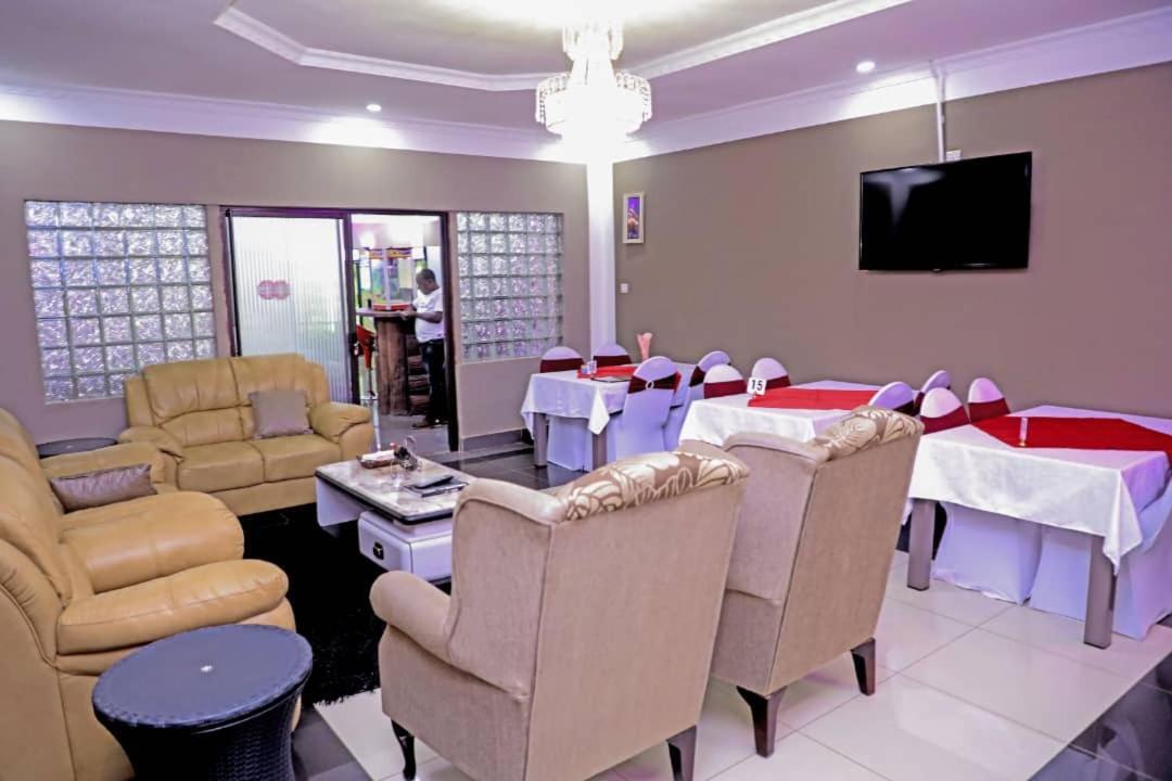 Colibri Inn Hotel Kolwezi エクステリア 写真